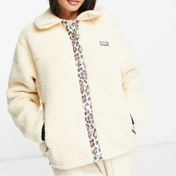 Levi's Jackets & Blazers - Levi’s Sherpa Teddy Shacket Leopard Piping Women’s Size XS